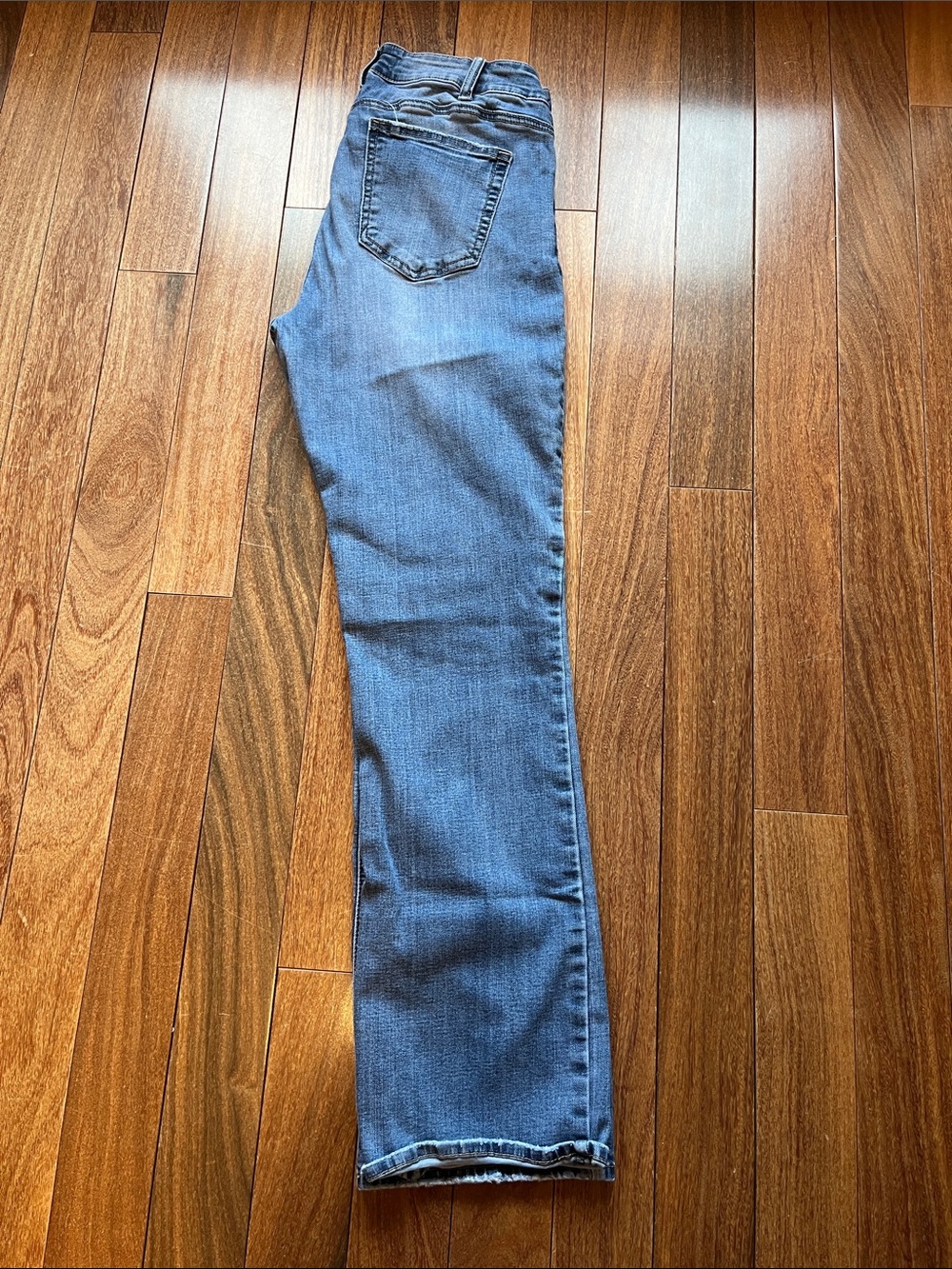 Silver Suki Jeans Straight-Leg Women's Jeans in Medium Blue Wash